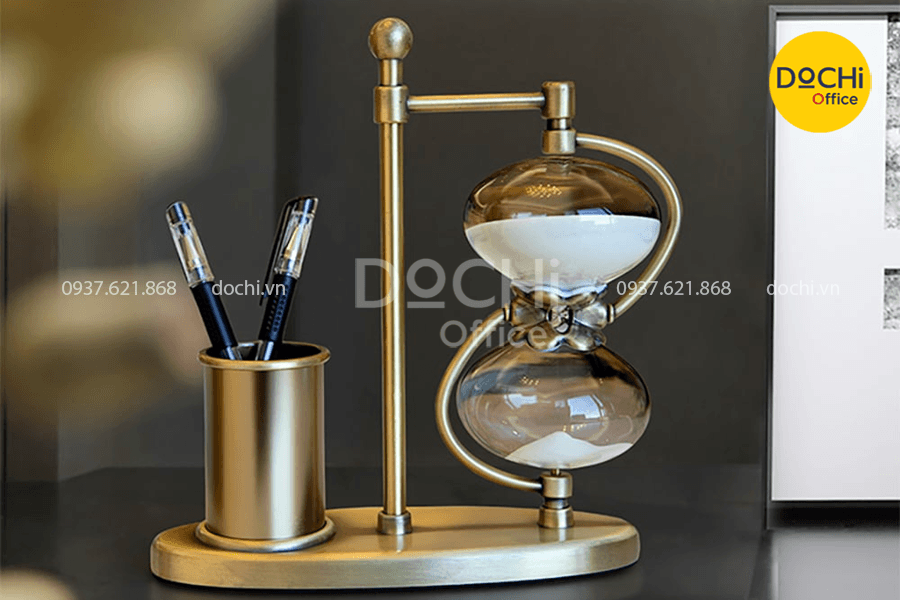 Top các vật phẩm phong thủy để bàn làm việc thu hút tài lộc